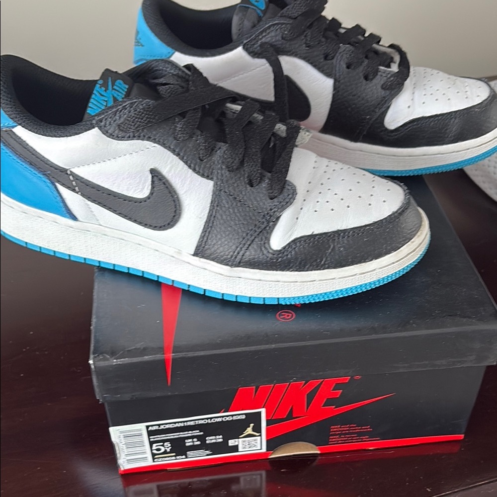 Nike Kids' Black and Blue Sneakers